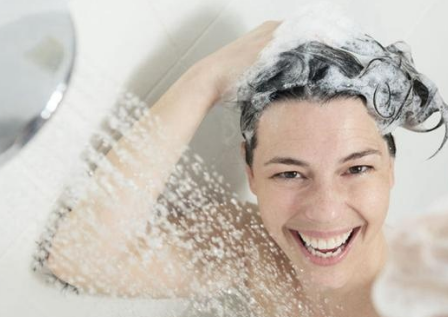 洗澡时先头,还是先洗身?正确的顺序,没几个人知道 洗澡时先头,还是先洗身?正确的顺序,没几个人知道