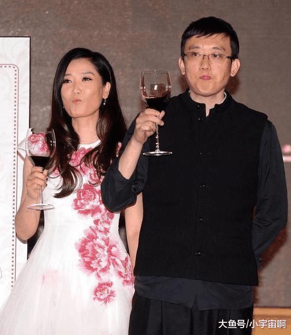 鳳凰傳奇玲花終於承認和曾毅的關係 隱藏了這麼多年還是公開了 雪花新闻 鳳凰傳奇玲花終於承認和曾毅的關係 隱藏了這麼多年還是公開了 雪花新闻