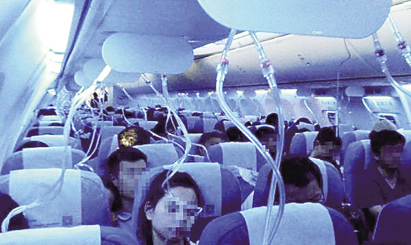 国航班机因副驾驶吸电子烟导致急降 副驾驶的