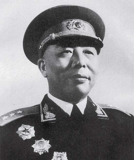 此开国上将先后娶两位亲姐妹为妻;69岁时娶29