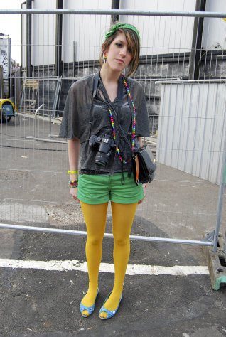 街拍女人:图1超薄黑丝袜!图2白色网格丝袜,图3