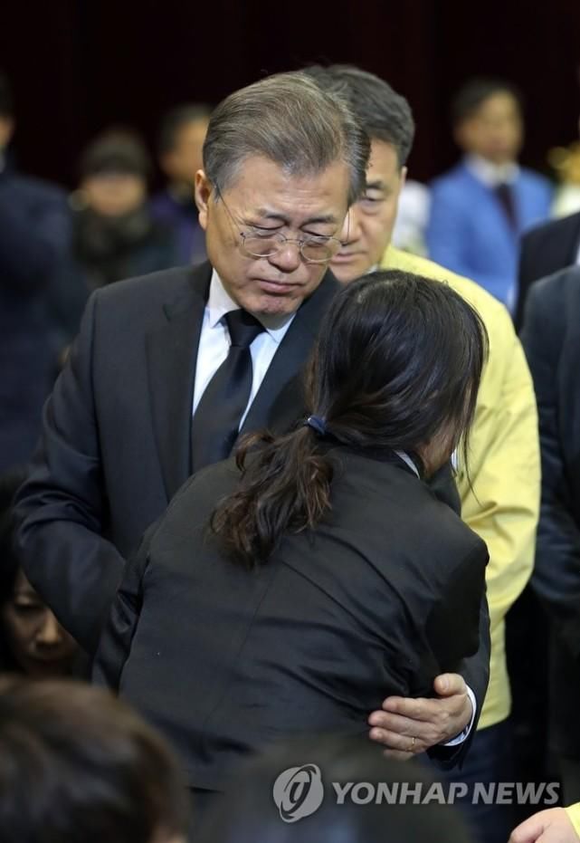 韩在野党党首批文在寅:出事你就哭,但眼泪解决