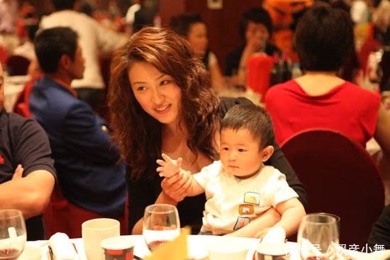 曾交恶崔永元,同居徐帆7年,52岁娶妻儿子4岁,今