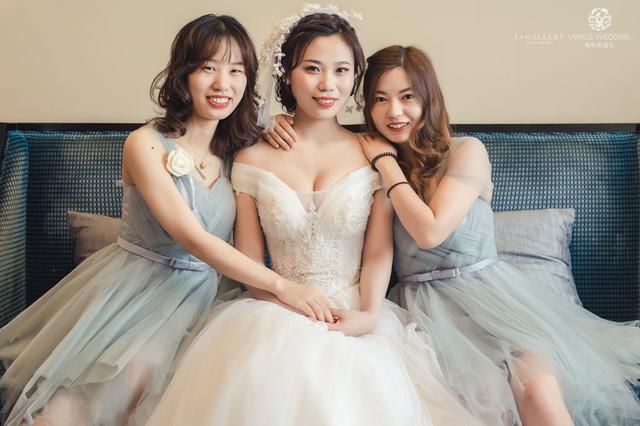 女排队长朱婷去河南参加闺蜜婚礼!大长腿亮了