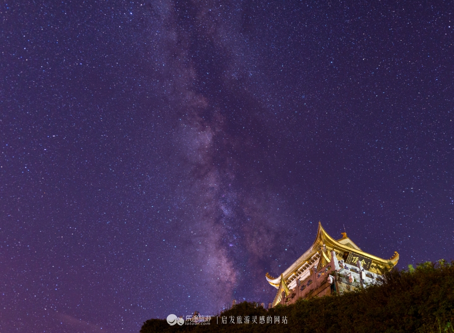 愛她,就帶她去峨眉山金頂看流星雨!