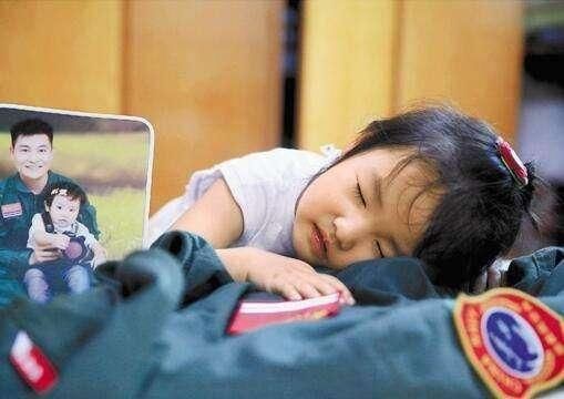 飞行员5次紧急拉杆错失良机,战机最终坠海,3艘