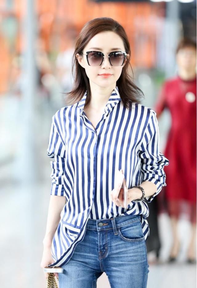 舒畅清新牛仔裤搭衬衫清爽又干练,网友:精致小