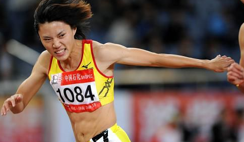 在第十一届全运会女子百米飞人大战中，21岁的福建选手王静以11秒50的成绩夺冠。但在药检中，她却被检出兴奋剂呈阳性，遭到终身禁赛的处罚。赛后王静称自己在检录处等待的时候去上了厕所，当时装着饮用水的包就随意放在外面，由于场面混乱，任何状况都有可能发生。随后，福建省体委申请了司法介入，但无奈取证困难，此时不了了之。最终，中国田协正式宣布对其禁赛四年。