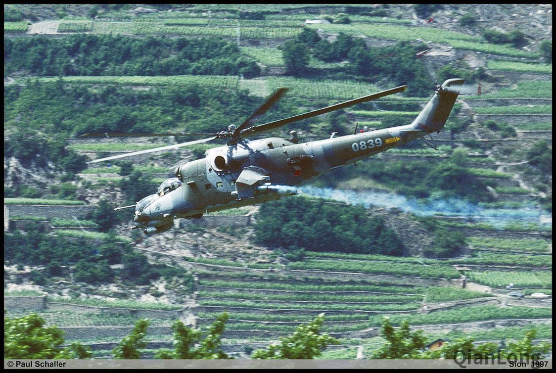 在瑞士进行飞行表演的捷克米-24V武装直升机