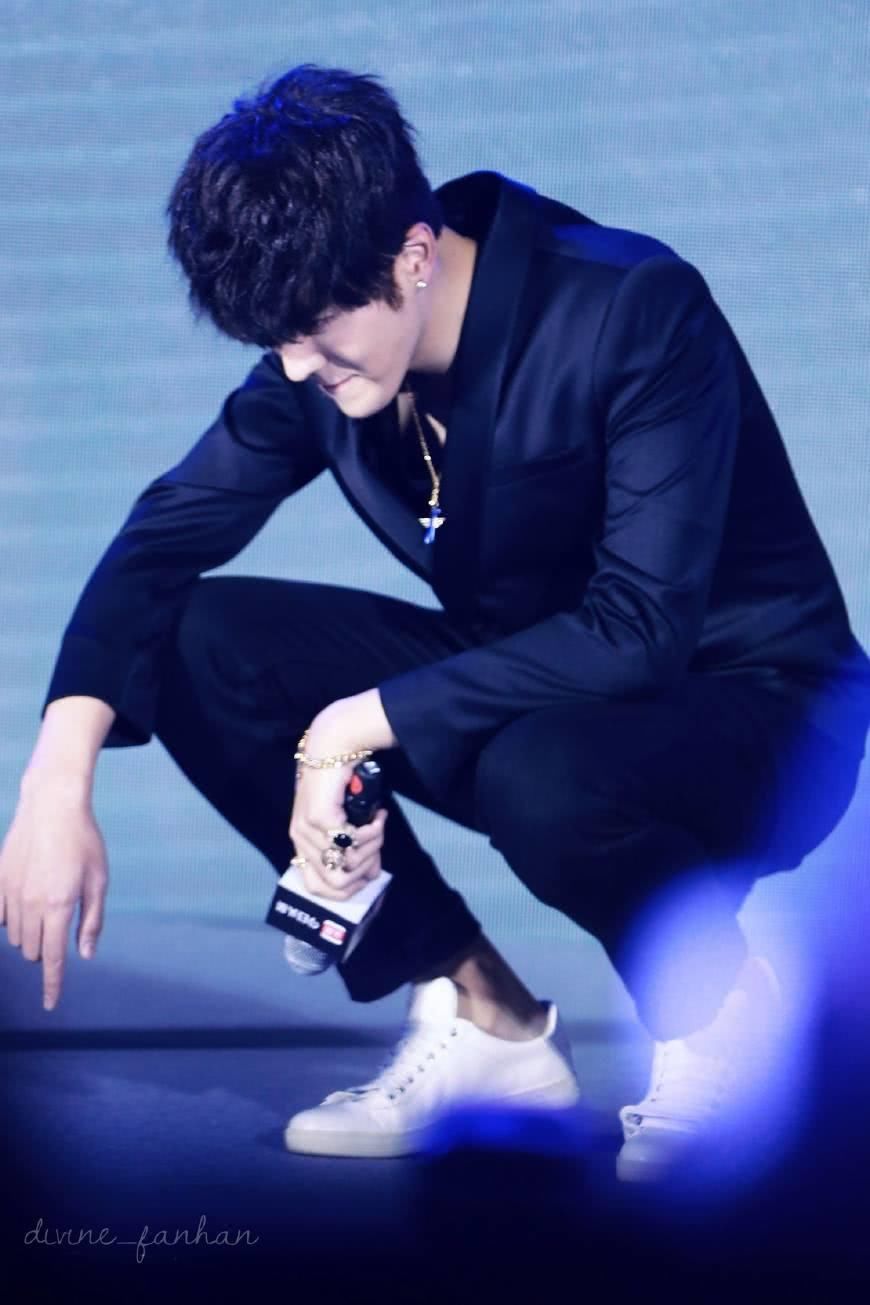 吴亦凡的腿长有113厘米,令人羡慕