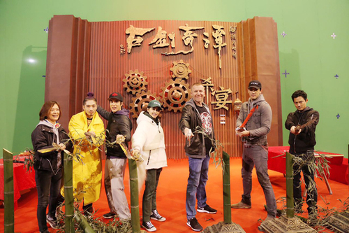 王力宏宋茜杀青宴玩直播 电影《古剑奇谭》预计明年上映