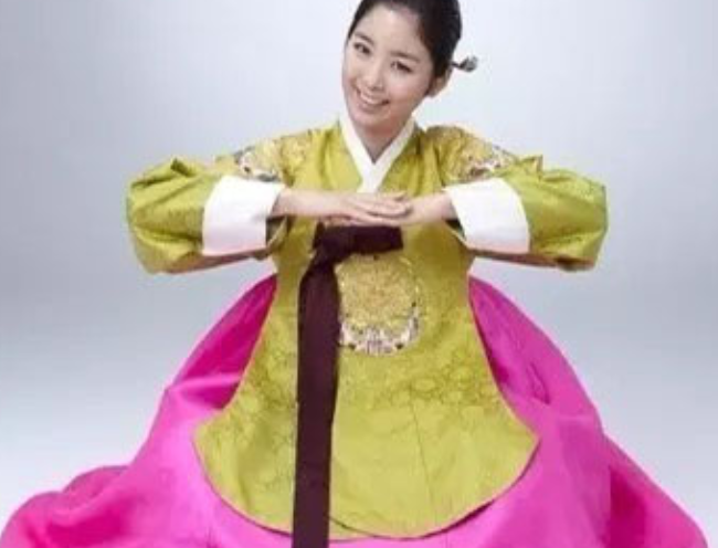 太羞人!古代的韩服竟是露乳装 美吗? 太羞人!古代的韩服竟是露乳装 美吗?