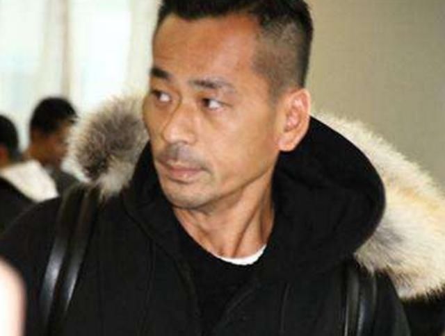 他后台很硬 连向华强都怕 现如今身价达百亿