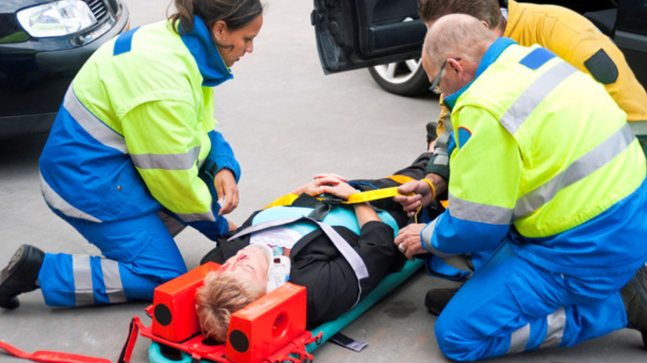 网红游戏“人体炸弹”引爆“脊髓损伤”，这一错误举动，危害巨大！