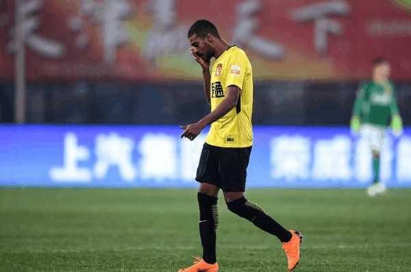 足协连开5张罚单,靳琪骂人禁4场阿兰肘击禁8场