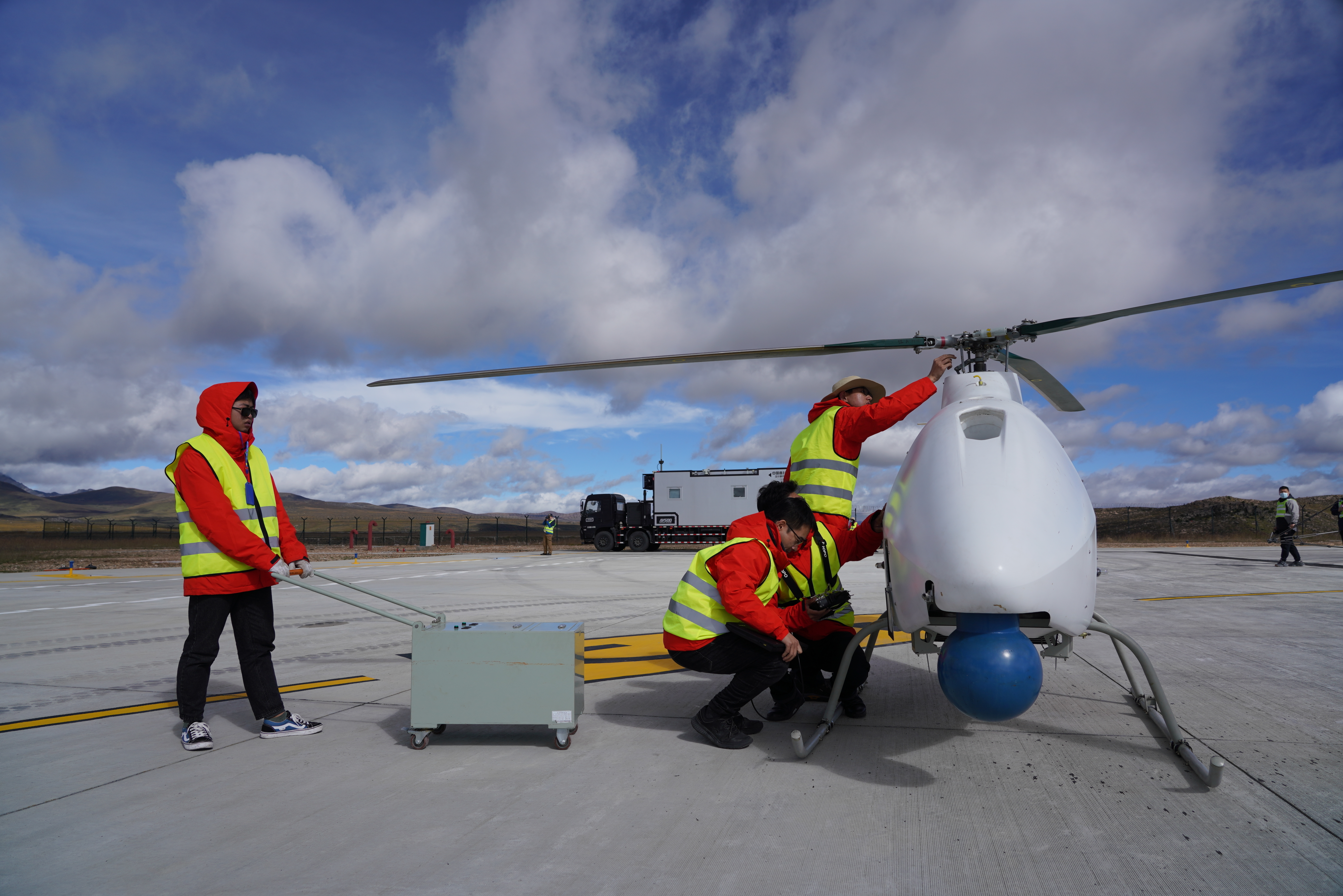 ar-500c无人直升机首飞高原 创国产无人直升机飞行海拔新纪录