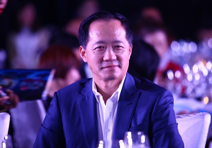 2009年，吴泓因病去世，刘江出任时尚集团的总裁，2014年苏芒升任时尚集团总裁，刘江成了董事长。