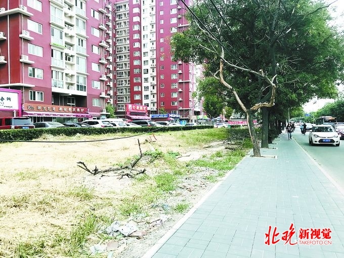 北京万源北路便道完成翻修路况改善 占道停车情况也明显减少 北京万源北路便道完成翻修路况改善 占道停车情况也明显减少