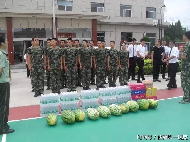 平凉市城建物业公司八一前夕慰问消防官兵