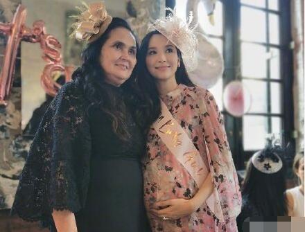 吴佩慈四胎生女 纪晓波为什么还不娶纪晓波?(图1) 吴佩慈四胎生女 纪晓波为什么还不娶纪晓波?(图1)