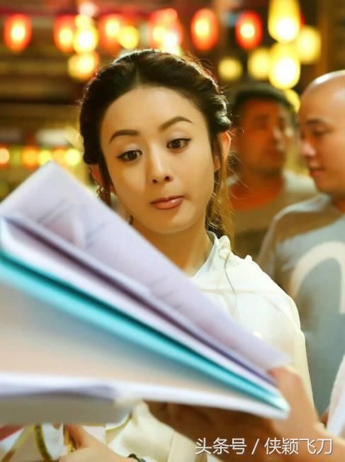 女星吐舌头:热巴羞涩,杨幂清纯,郑爽呆萌,看了赵