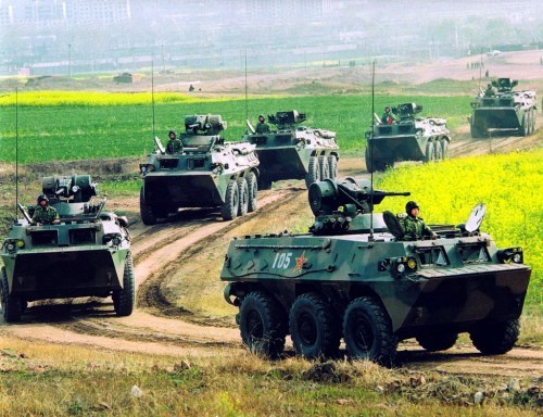 92式轮式步兵战车1995年装备部队,92式轮式步兵战车(IFV)和92A式轮式装甲人员输送车(APC),已经生产超过1,200辆。