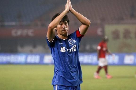 武汉卓尔终于赢下冲超最关键之战 李铁一调整