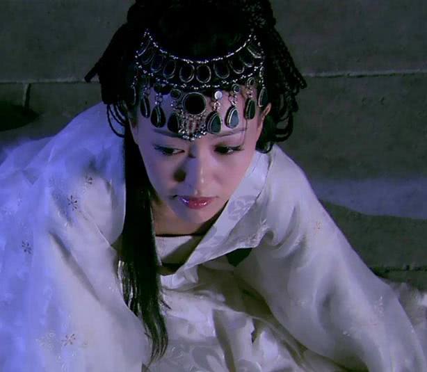 古装白衣美人:唐嫣凄凉,刘亦菲霸道,杨幂仙气,却被她惊艳了!