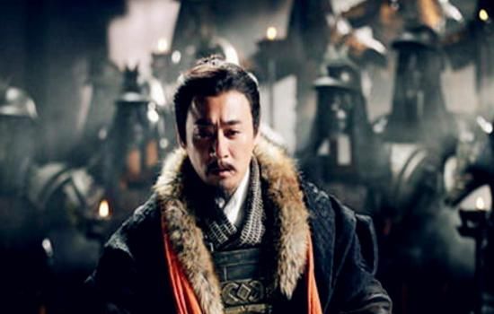 算命先生路过小县城,一群酒鬼与他擦肩而过,他