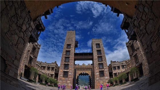 2、茂县中国古羌城 摄影 李里.jpg