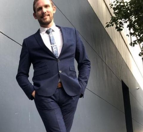 澳洲男子上班时穿14厘米高跟鞋,一个月后成功