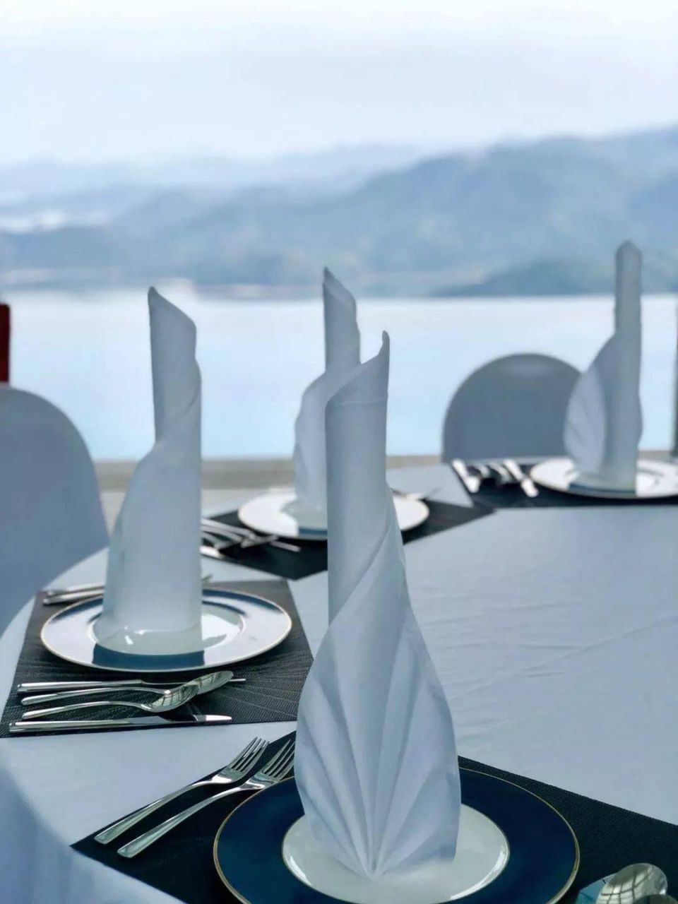 拔草深圳唯一顶层无边际泳池酒店,一开业便以