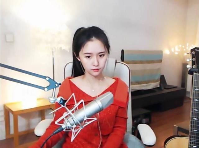 网红主播学历排行:斗鱼阿冷排第一,费启鸣却排