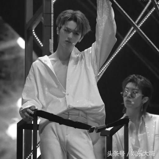 乐华七子粉丝见面会主持人被粉丝联合抵制!范