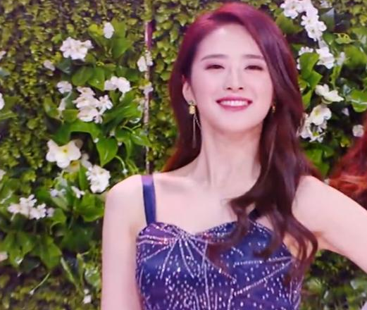 代替谢娜主持快本,节目频频抢话抢镜头的刘烨