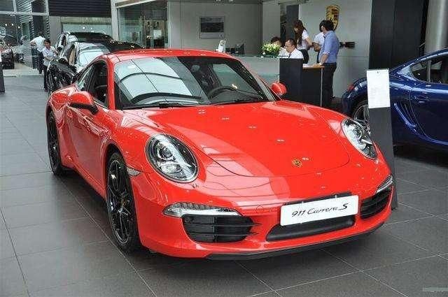 38岁殷桃走柳岩的路线,享正营级待遇,出门 低调