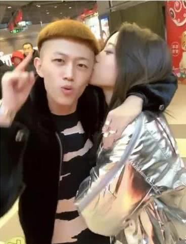 快手牌牌琦新发型很帅?但他学生时代堪称黑历