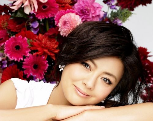 日本女演员、歌手药师丸博子迎来53岁生日