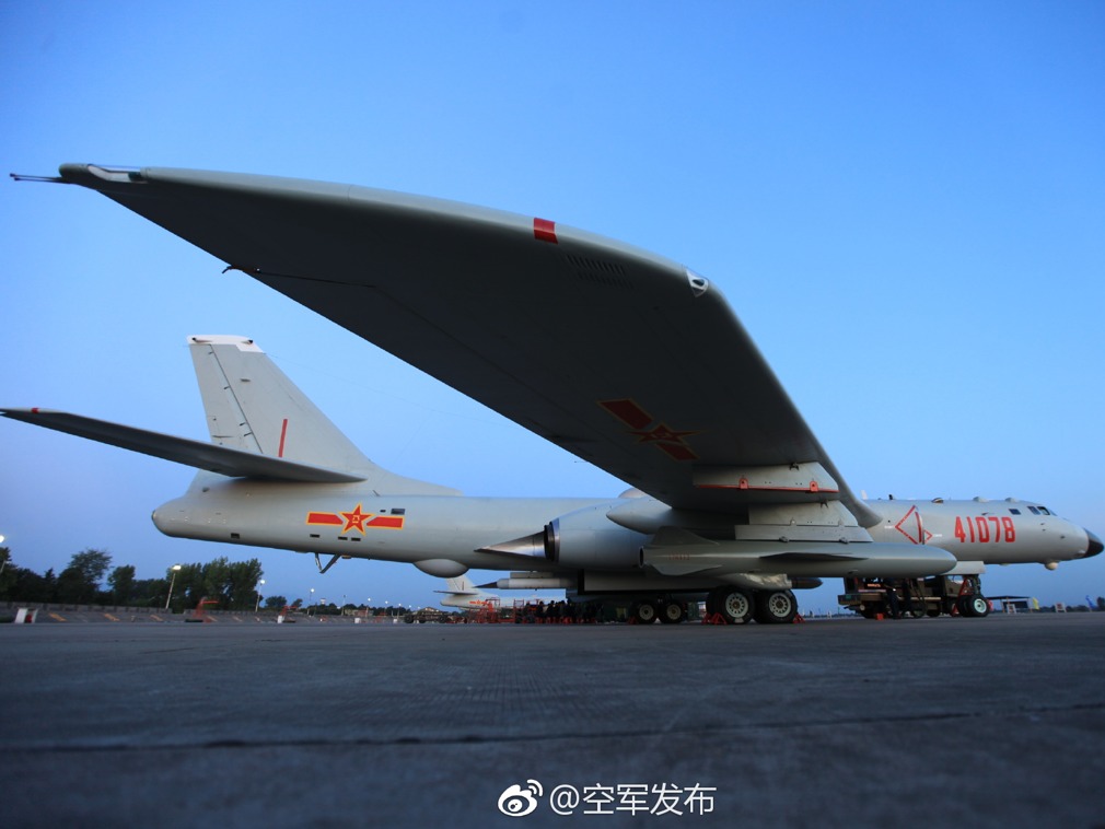 代号神威大队 解放军12架轰6k轰炸机飞赴南海巡航