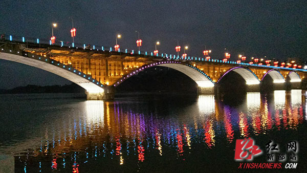 新邵:一桥二桥交相辉映 资江美出新高度
