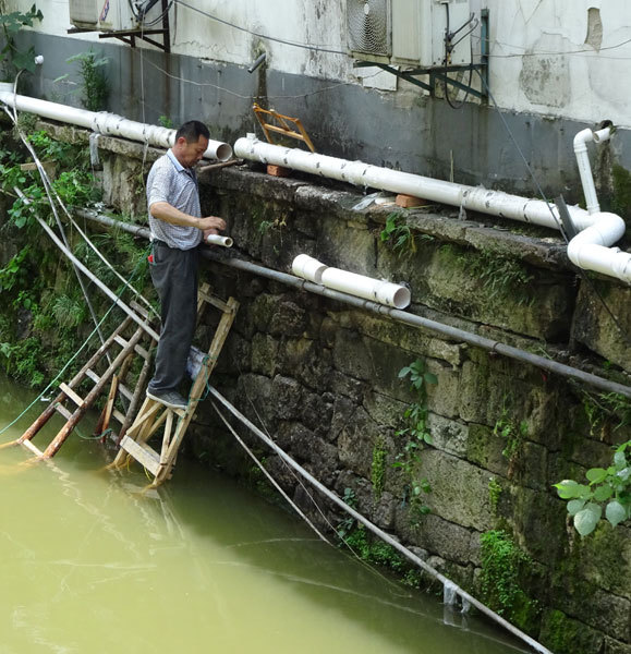 生活废水不能直排 沿河商家截污纳管
