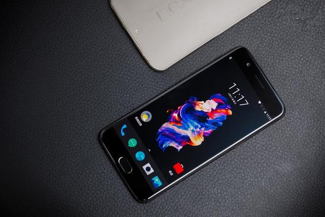 LCD和OLED 屏幕哪个好?买手机的时候怎么选