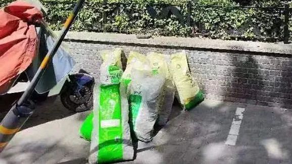 东城：家庭装修建筑垃圾随意堆路边？城管部门开启溯源调查找上门