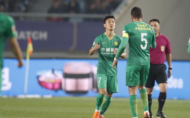 吉翔任意球堪比小罗,苏宁U23刮起青春风暴:黄