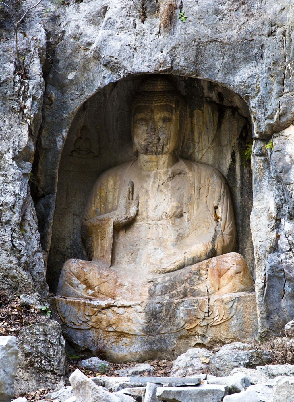 历尽千年的唐初石刻造像 千佛崖石窟