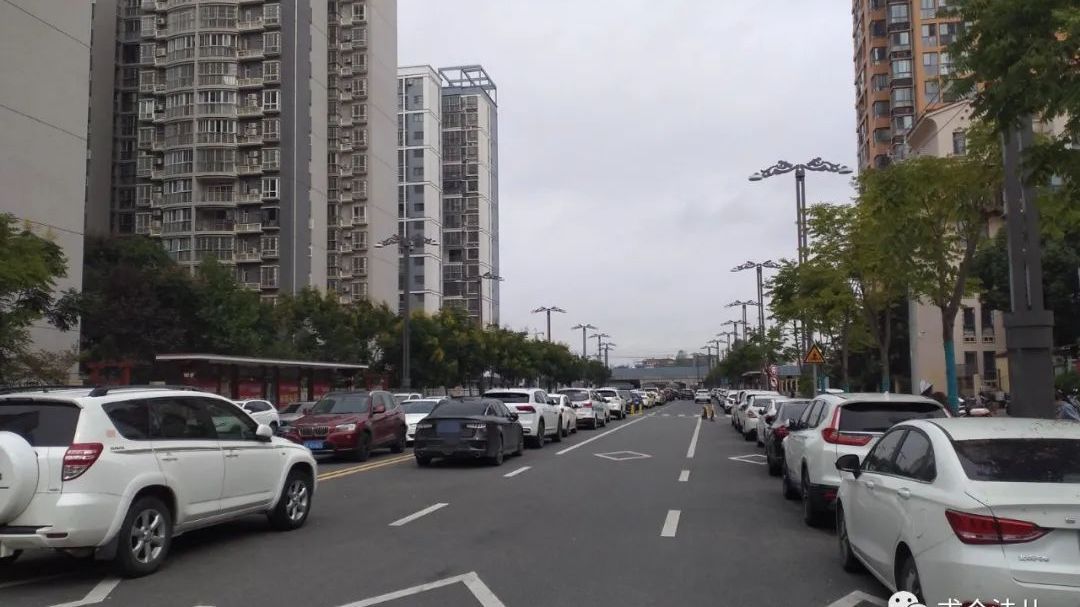 “断头路”竟成了露天停车场？这样停车违法吗？
