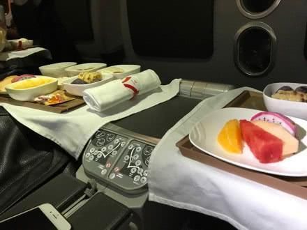 川航头等舱的飞机餐是这样的