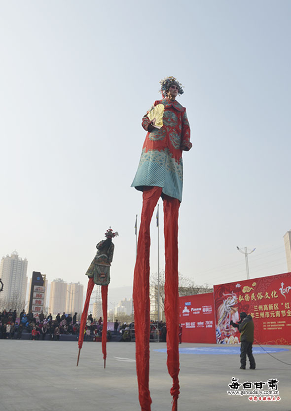 兰州:社火闹元宵,锣鼓舞太平