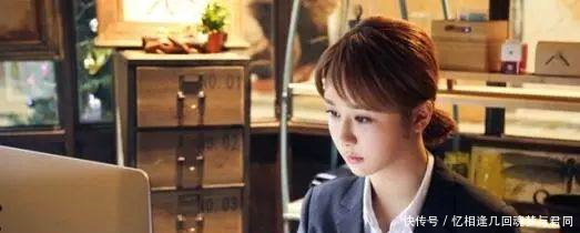 8位女星不爱穿高跟鞋的原因,赵丽颖的尴尬,佟