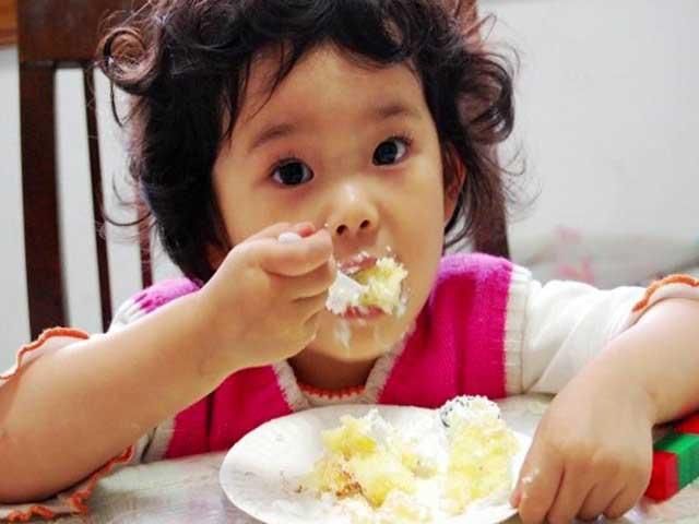 3岁宝宝吃了宝妈做的蛋糕,1小时后全身肿胀,医